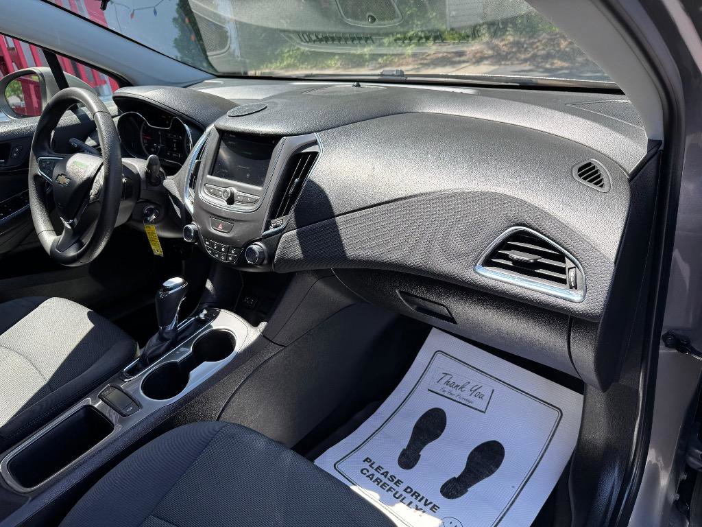 Used 2019 Chevrolet Cruze LT FWD image 29