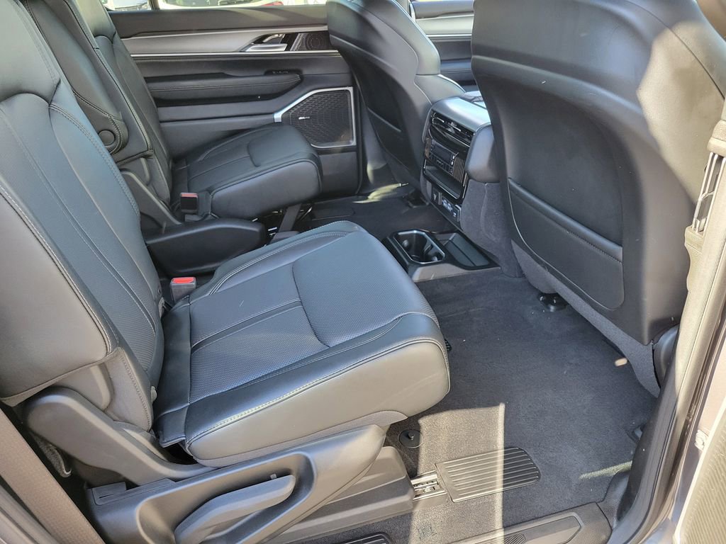 Used 2025 Jeep Wagoneer Series II image 19