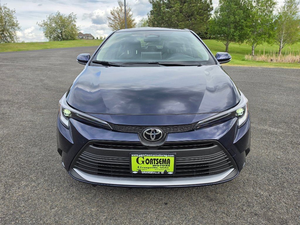 Used 2026 Toyota Corolla XLE FWD image 2