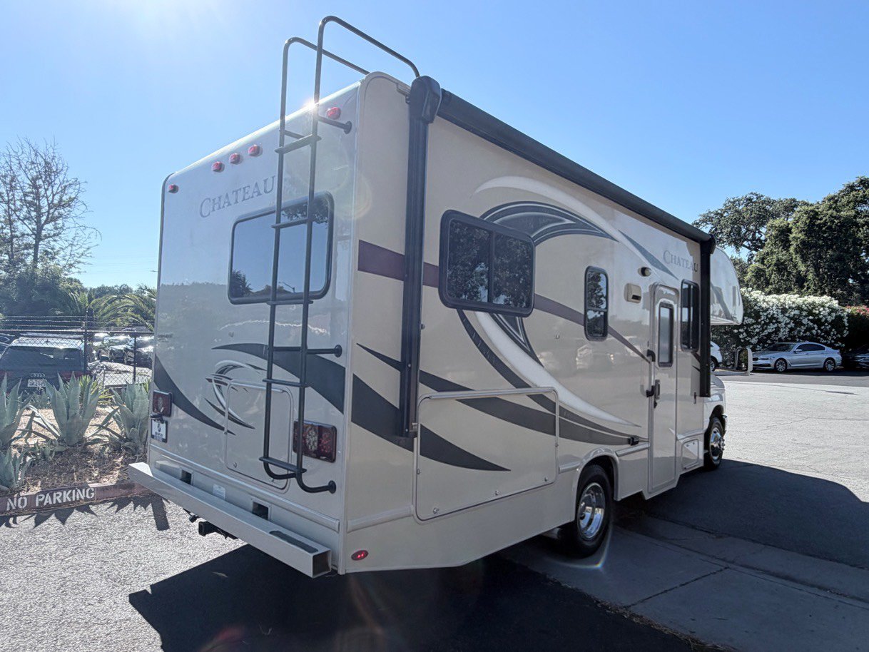 Used 2017 Ford E-450 and Econoline 450 Super Duty w/ Motorhome Prep Package RWD image 6