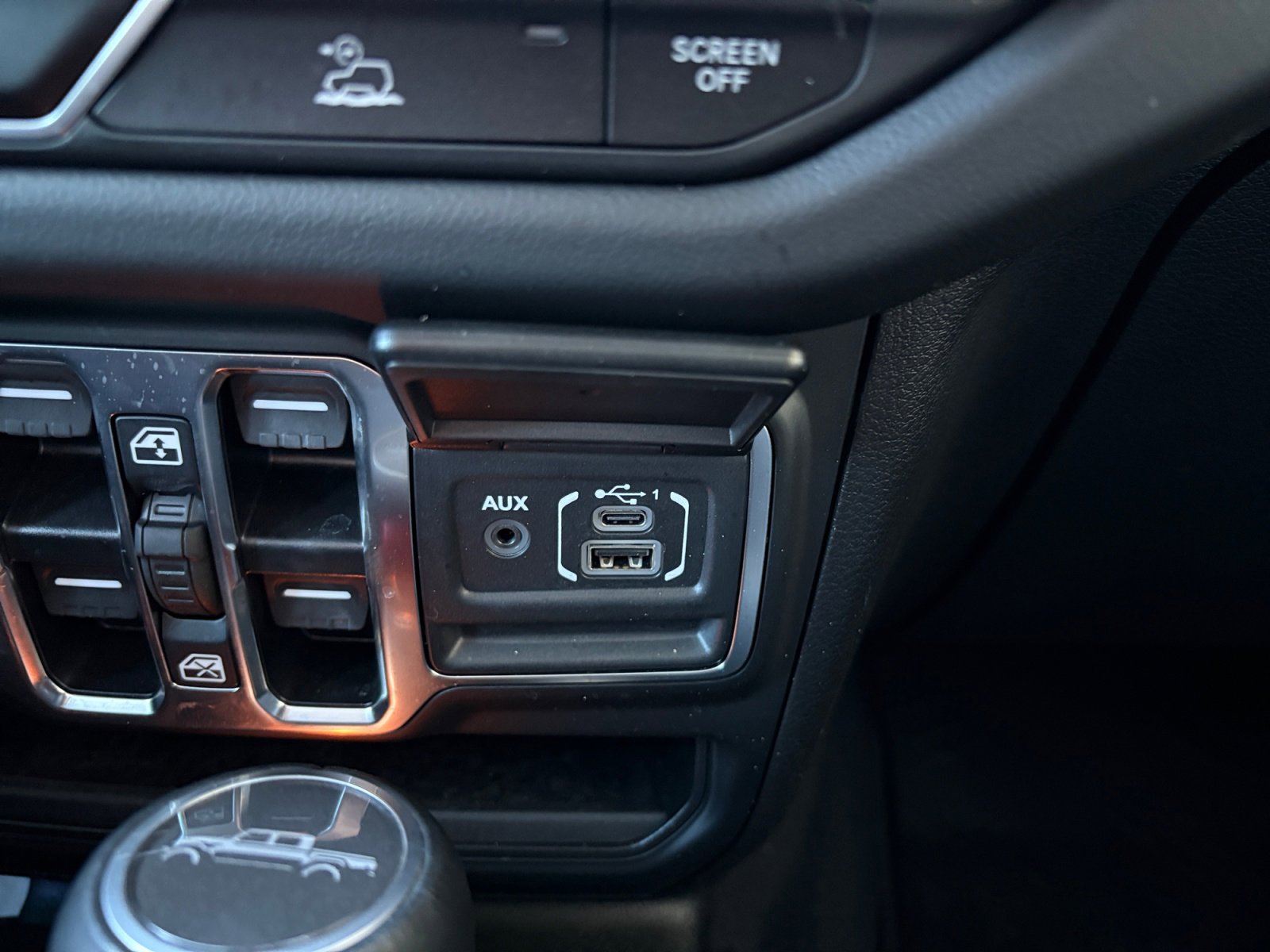 Used 2024 Jeep Gladiator Sport image 18