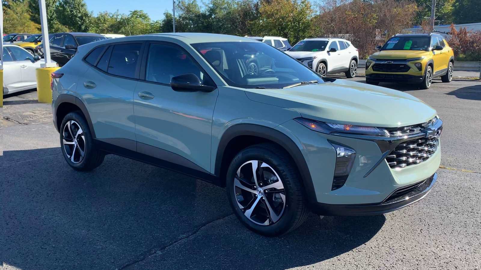 Certified 2024 Chevrolet Trax RS FWD image 2