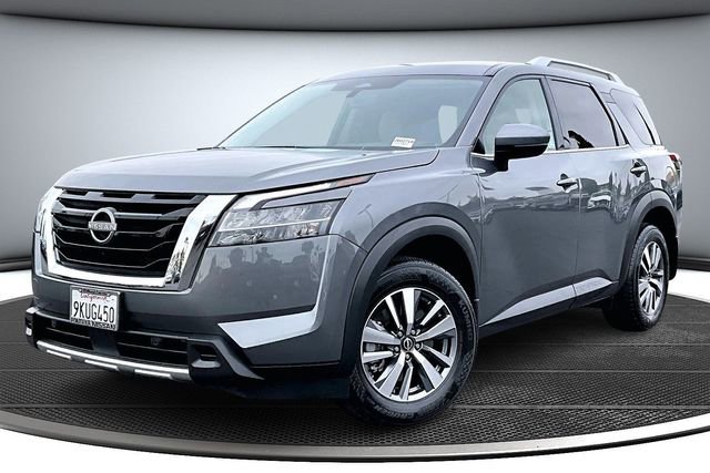 Used 2024 Nissan Pathfinder SL image 3