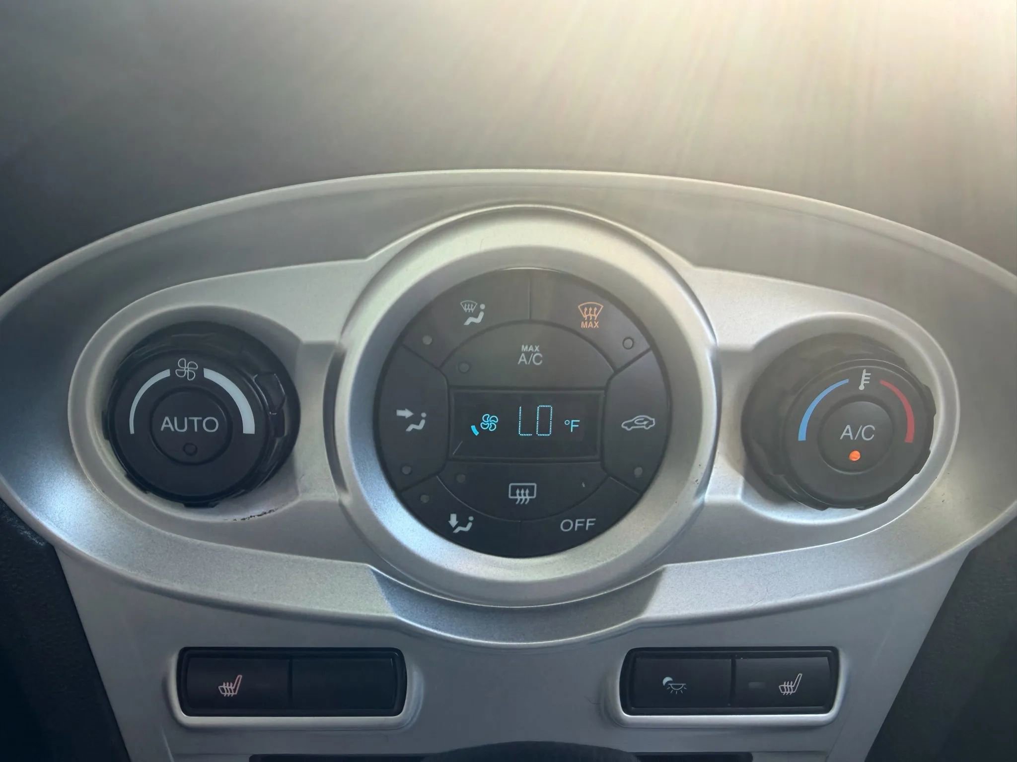 Used 2015 Ford Fiesta SE w/ Comfort Package FWD image 19