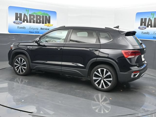Used 2022 Volkswagen Taos SE FWD image 3