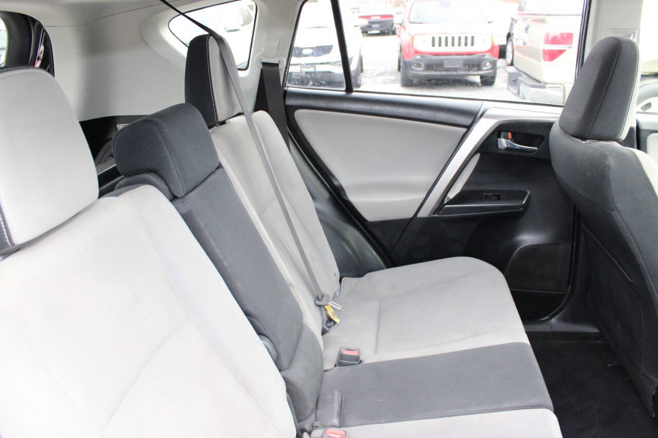 Used 2017 Toyota RAV4 XLE image 18