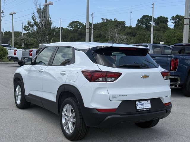 Used 2023 Chevrolet TrailBlazer LS AWD/4WD image 2