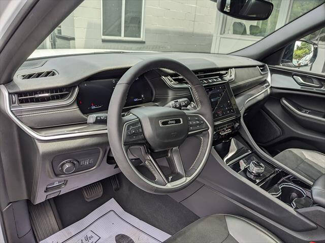 Used 2023 Jeep Grand Cherokee L Laredo AWD/4WD image 8