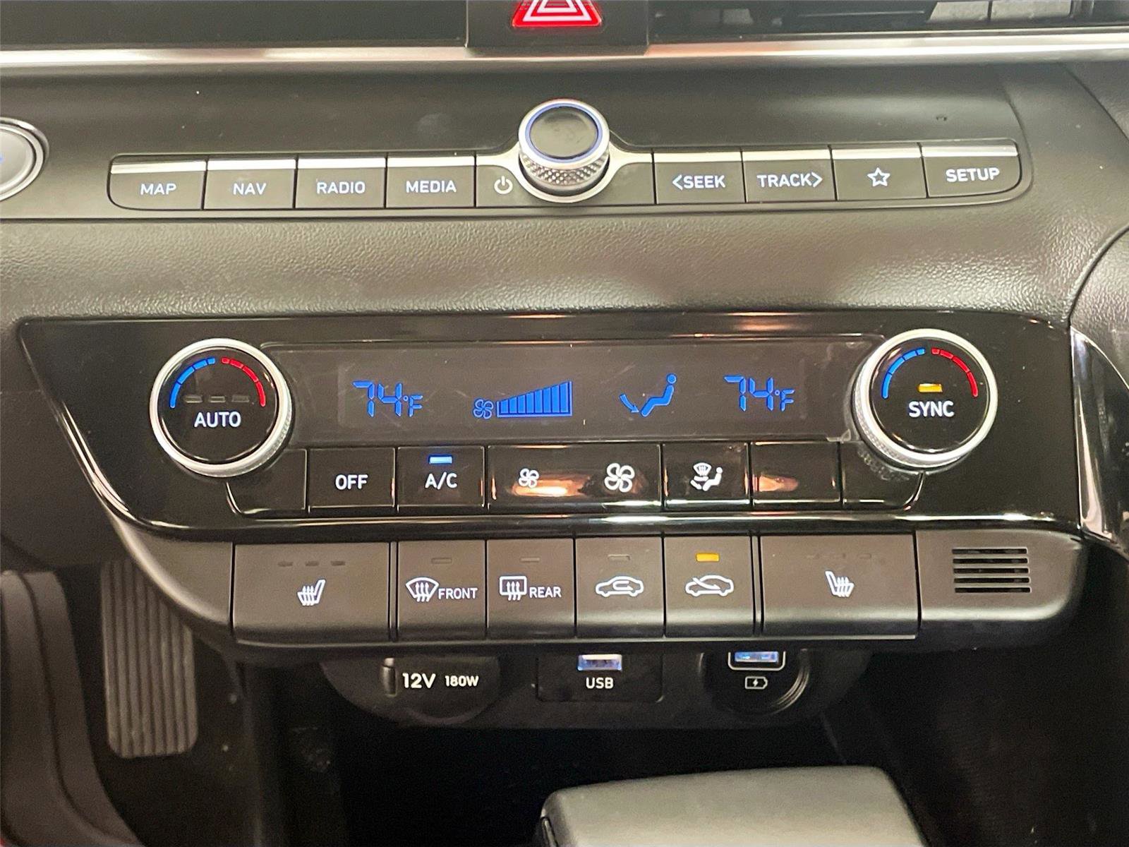 Used 2023 Hyundai Elantra SEL w/ Convenience Package FWD image 9