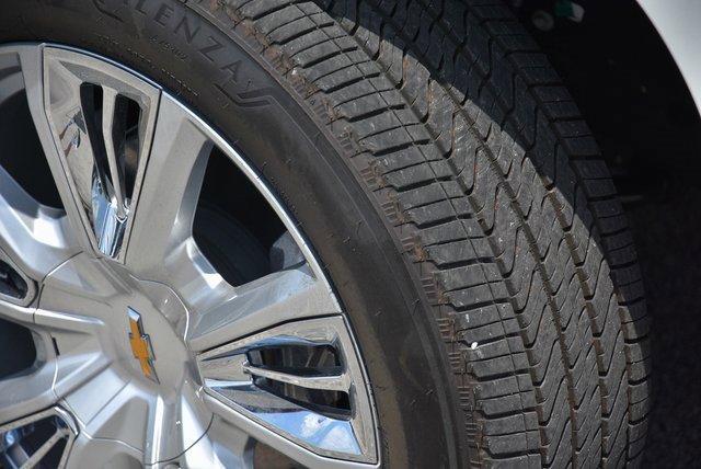 Used 2024 Chevrolet Suburban High Country image 3