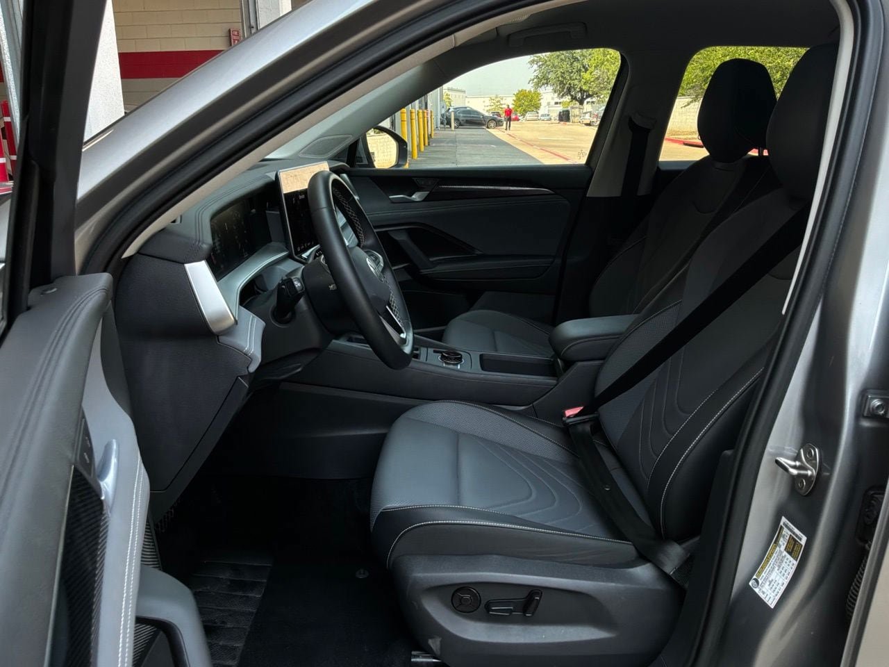 Used 2026 Volkswagen Tiguan SE FWD image 10