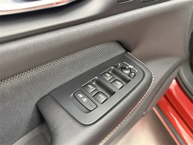 Used 2019 Volvo S60 T5 R-Design image 11