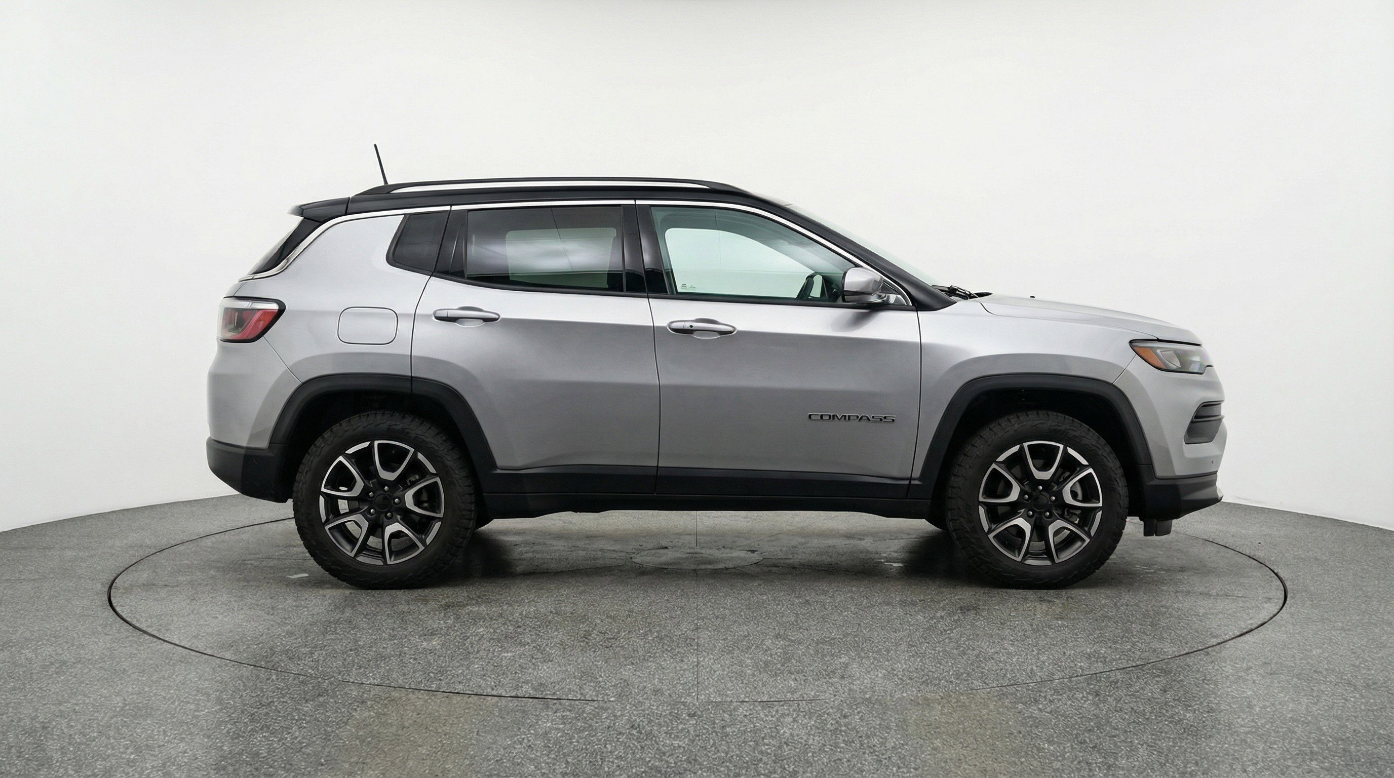 Used 2025 Jeep Compass Trailhawk AWD/4WD image 11