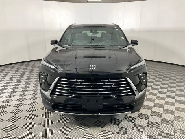 Used 2025 Buick Enclave Preferred image 2