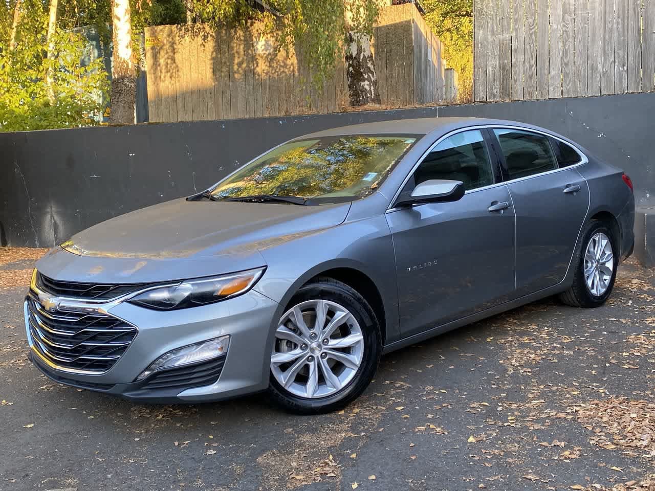 Used 2025 Chevrolet Malibu LT FWD image 1