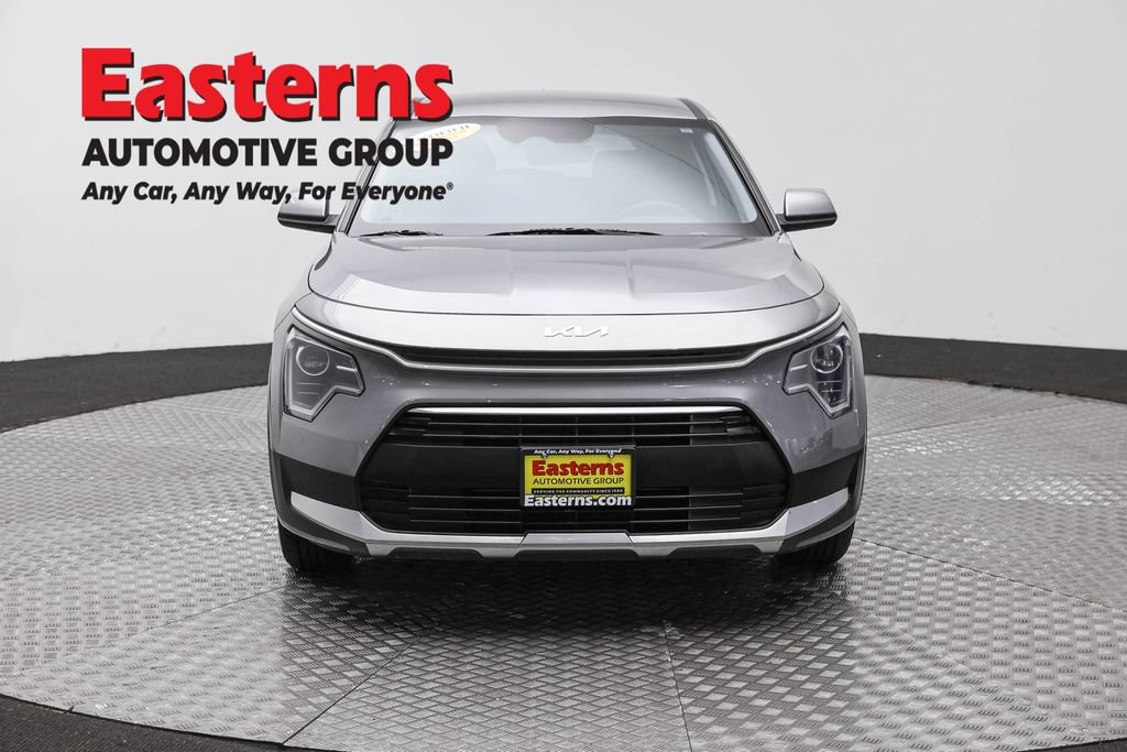 Used 2025 Kia Niro LX FWD image 2
