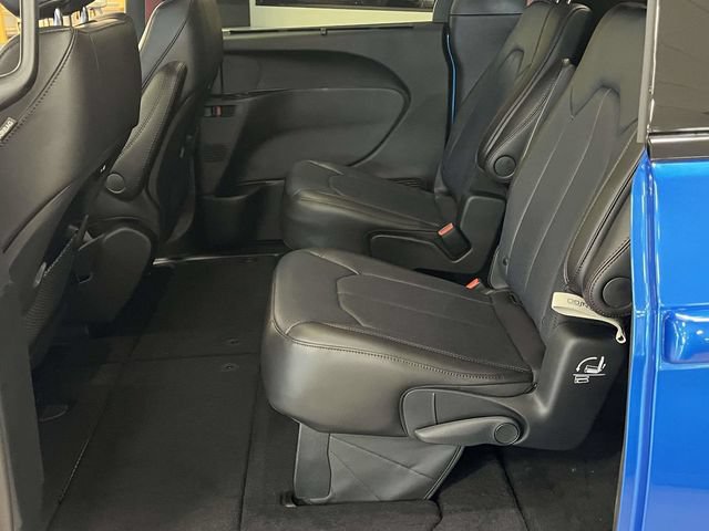 New 2027 Chrysler Pacifica Select FWD image 12