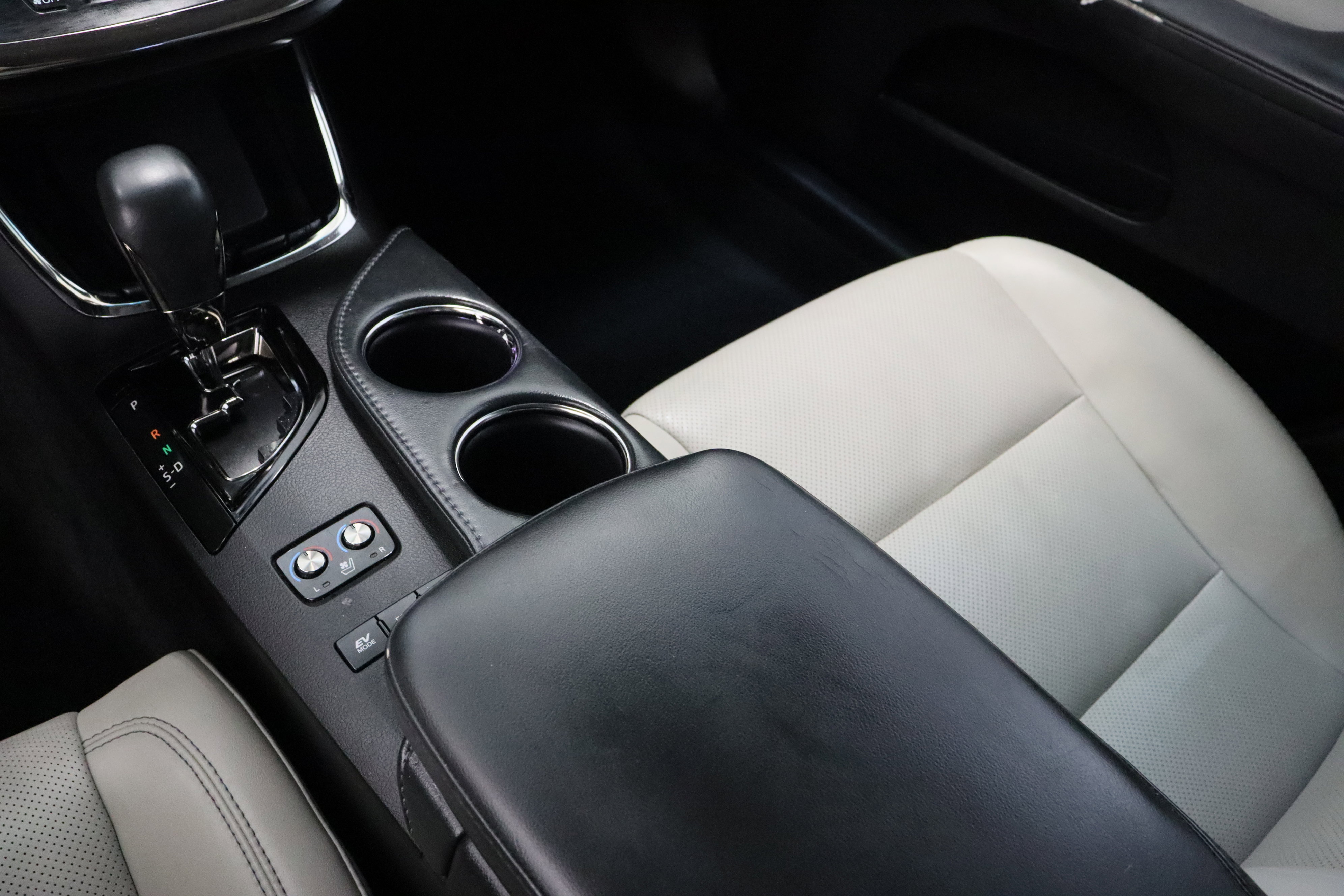 Used 2018 Toyota Avalon Limited FWD image 18