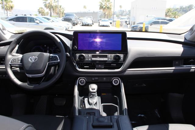 Used 2025 Toyota Grand Highlander AWD Hybrid image 11