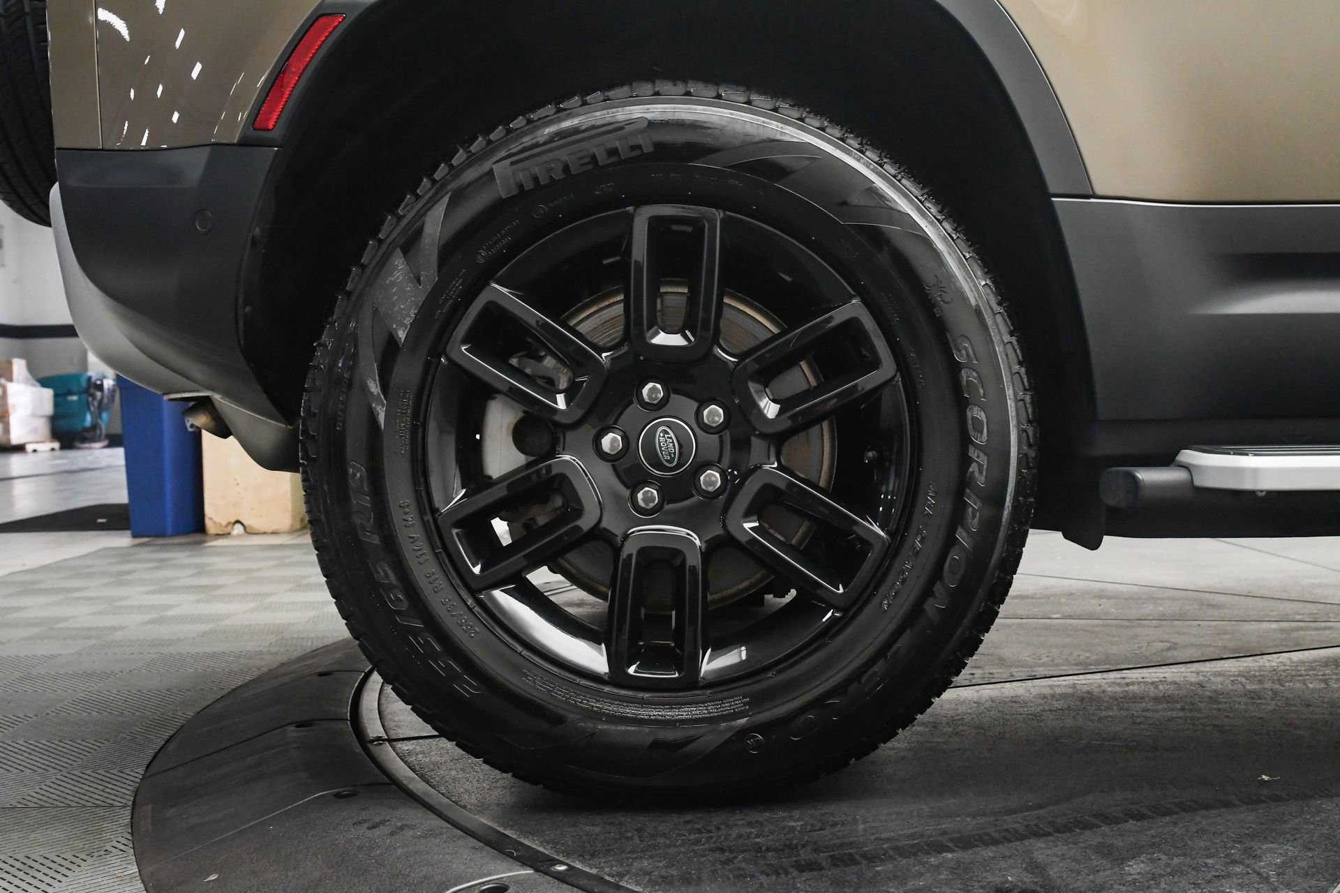 Used 2024 Land Rover Defender 110 S image 29