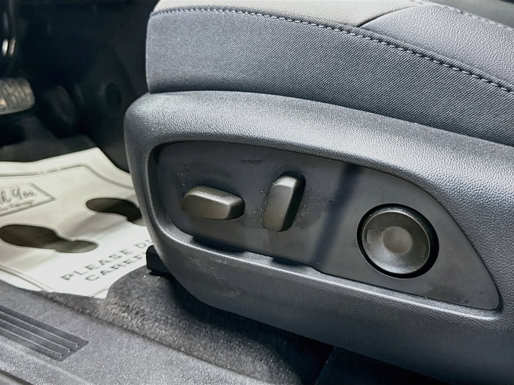New 2027 Chevrolet Equinox LT w/ Convenience Package II FWD image 19