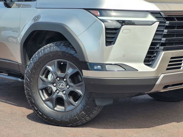 Used 2024 Lexus GX 550 image 4