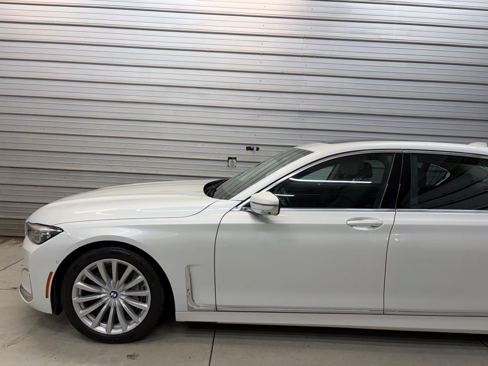 Used 2022 BMW 740i xDrive w/ Premium Package AWD/4WD image 3