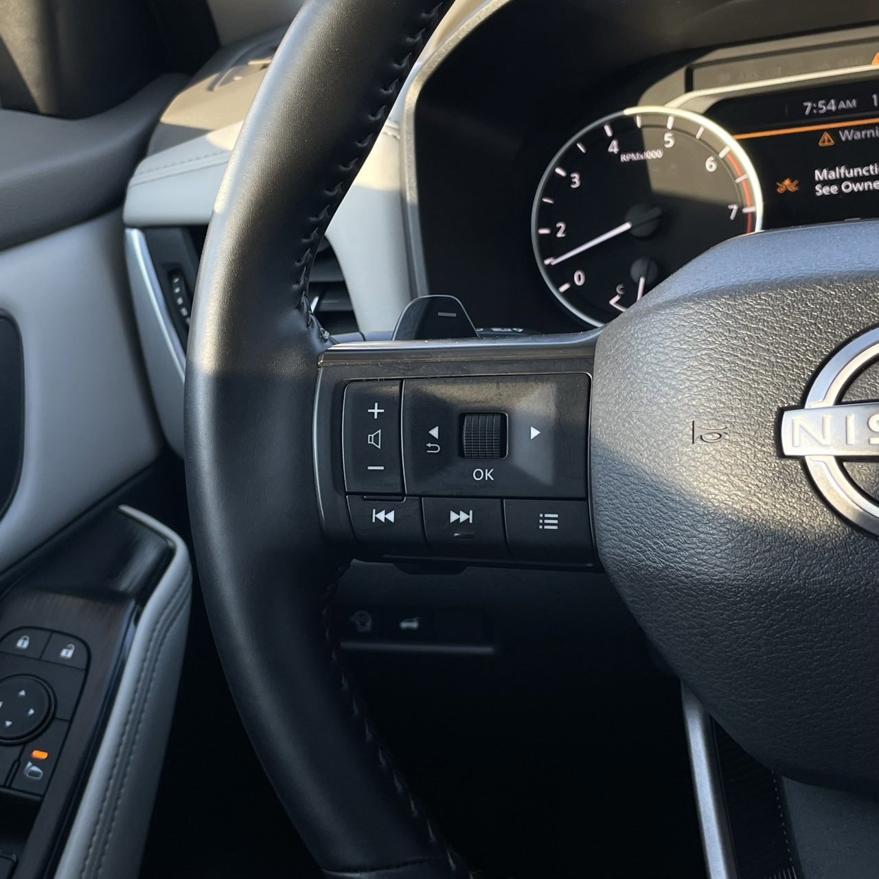 Used 2025 Nissan Rogue SV image 13