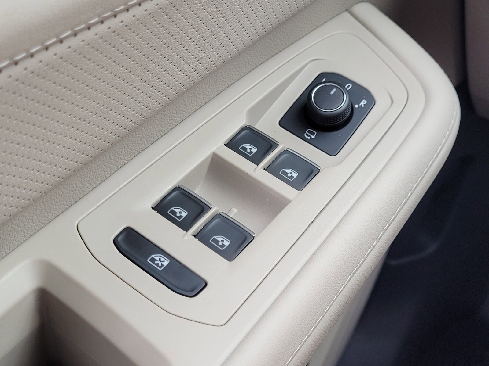 New 2026 Volkswagen Atlas SEL Premium R-Line image 23