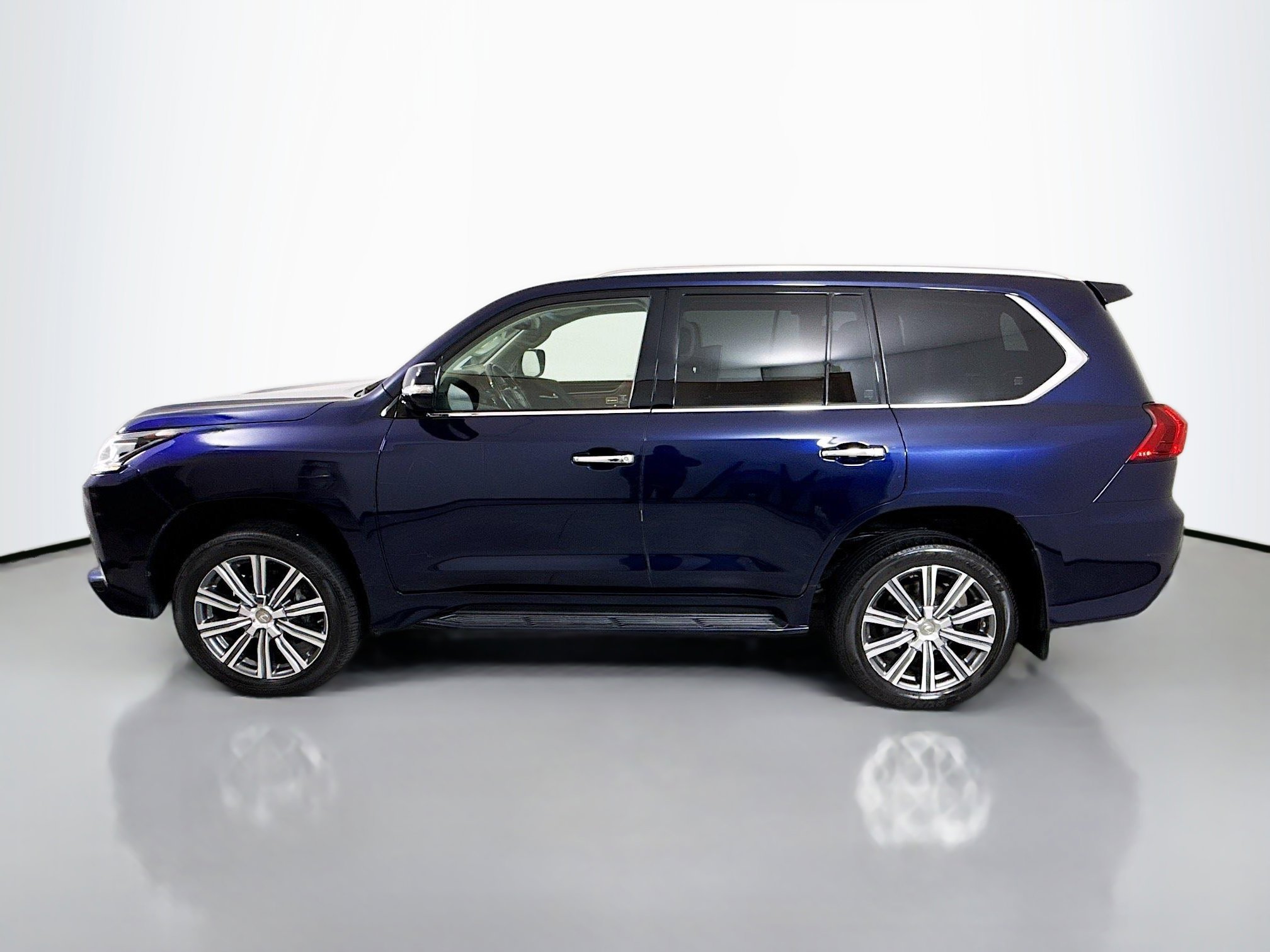 Used 2017 Lexus LX 570 4WD w/ Luxury Package image 4