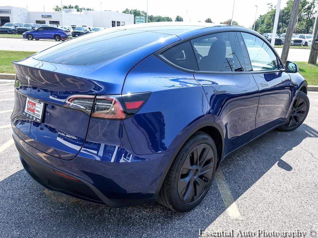 Used 2024 Tesla Model Y Long Range AWD/4WD image 9