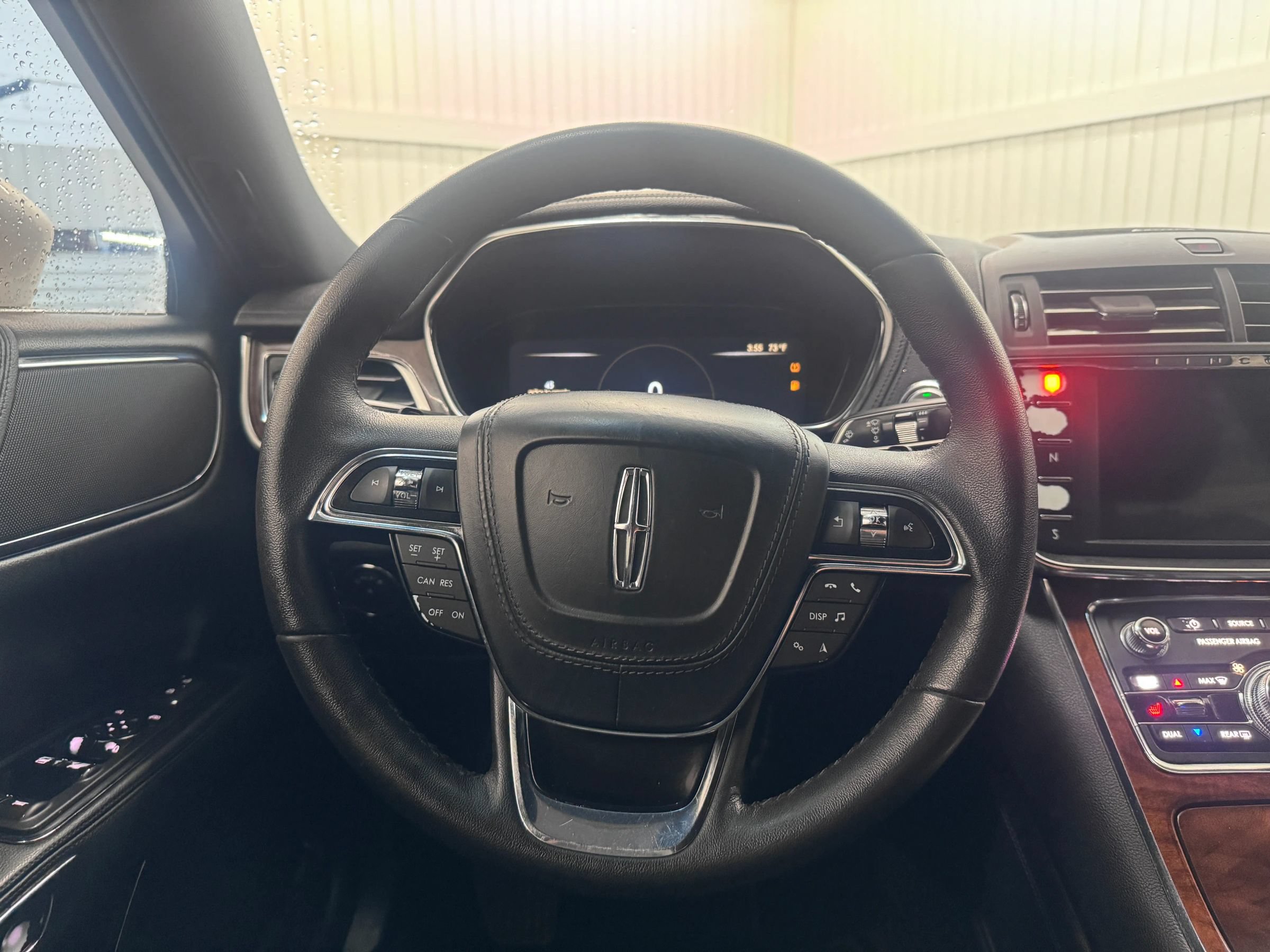 Used 2017 Lincoln Continental Premiere FWD image 19