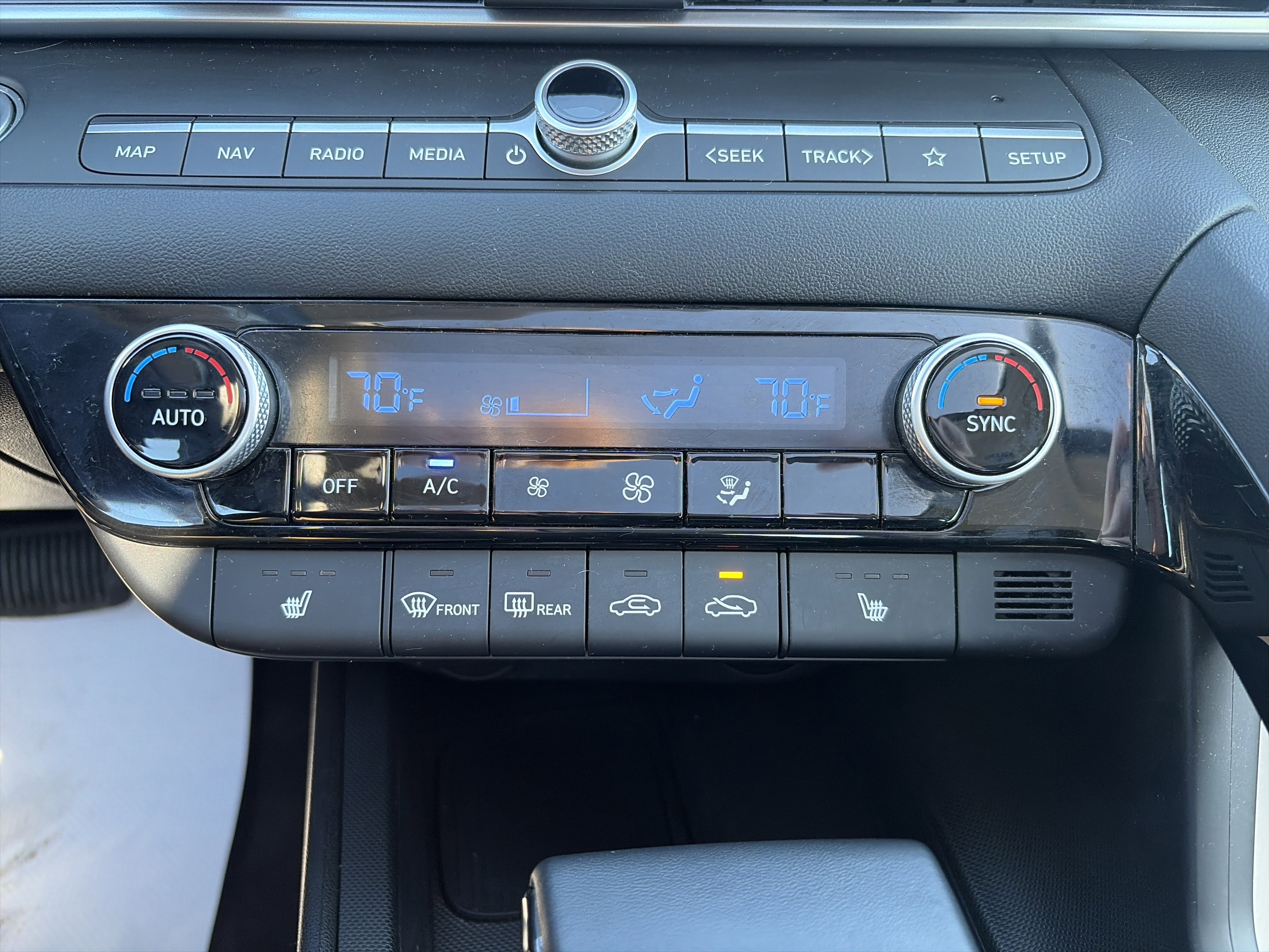 Used 2025 Hyundai Elantra SEL image 28