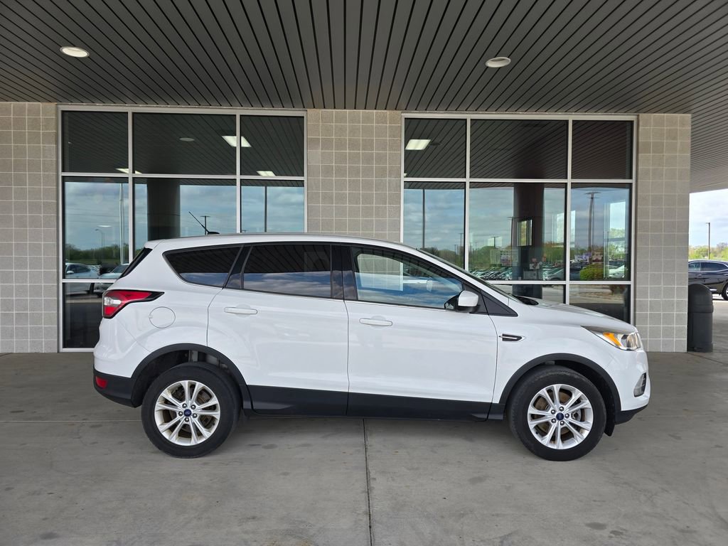 Used 2017 Ford Escape SE image 9