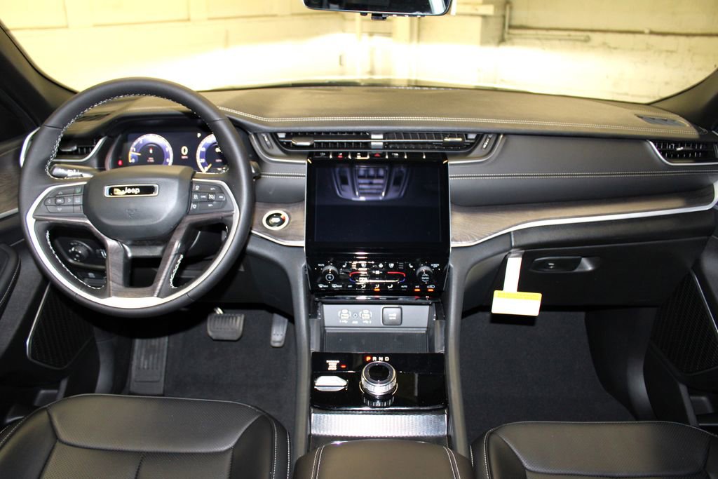 New 2025 Jeep Grand Cherokee Limited w/ Luxury Tech Group II image 9