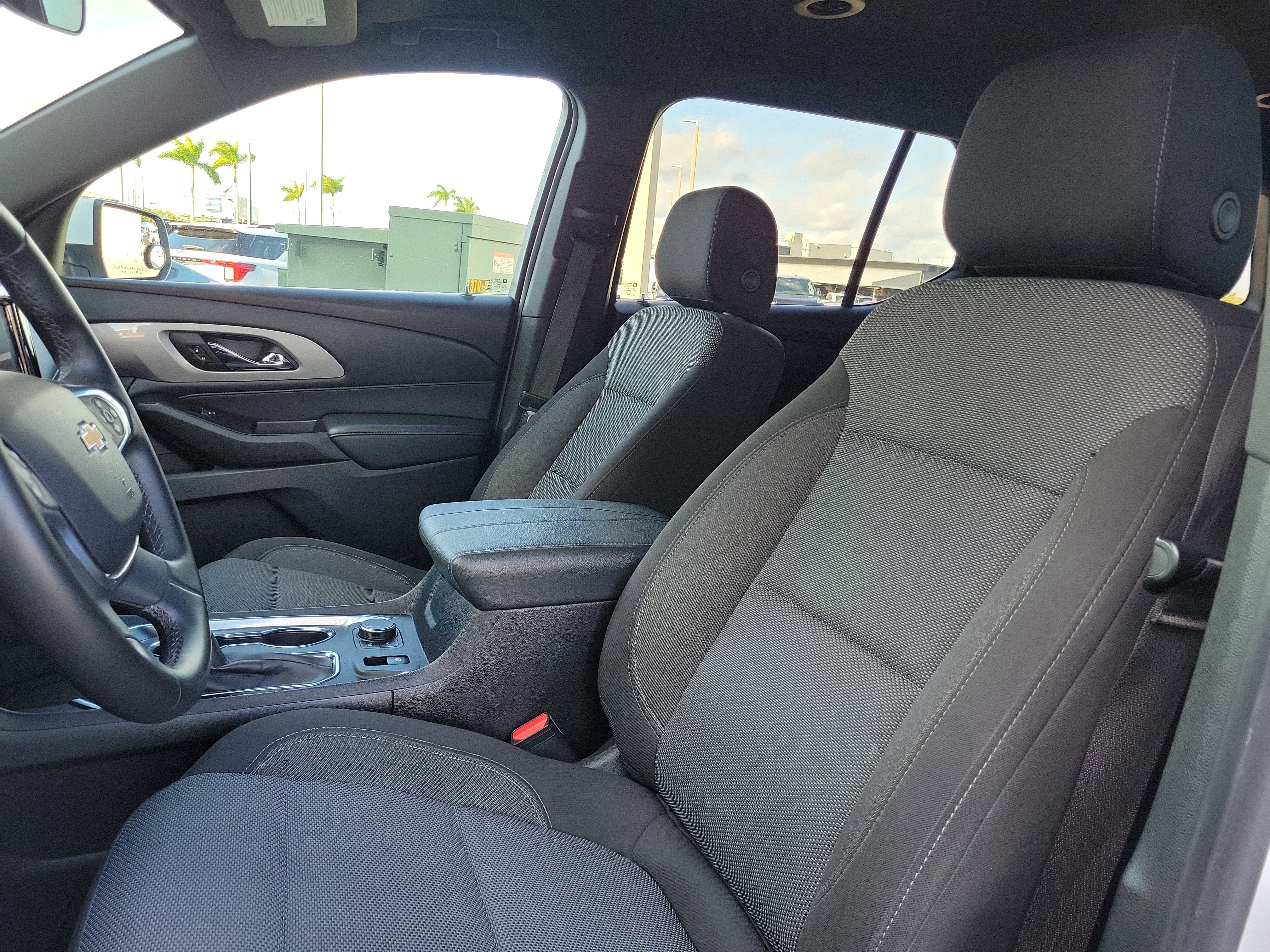 Used 2023 Chevrolet Traverse LT image 11