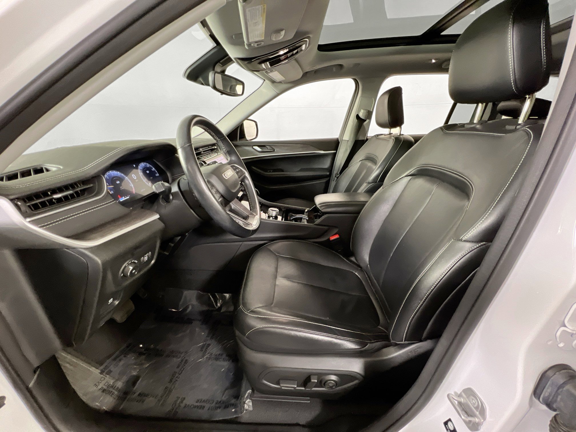 Used 2022 Jeep Grand Cherokee Limited image 21