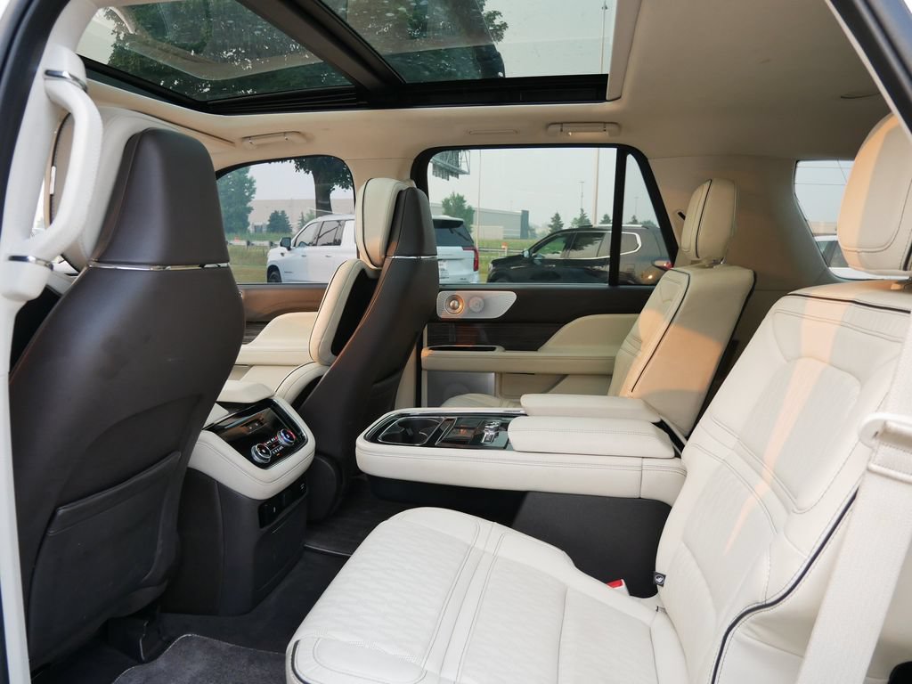 Used 2020 Lincoln Navigator Black Label w/ Cargo Convenience Package AWD/4WD image 10