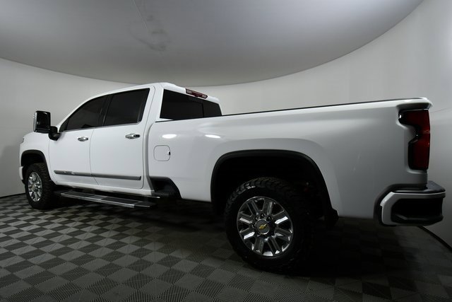 Used 2024 Chevrolet Silverado 3500 High Country w/ Technology Package image 14