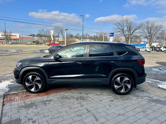 Certified 2024 Volkswagen Taos SE image 4