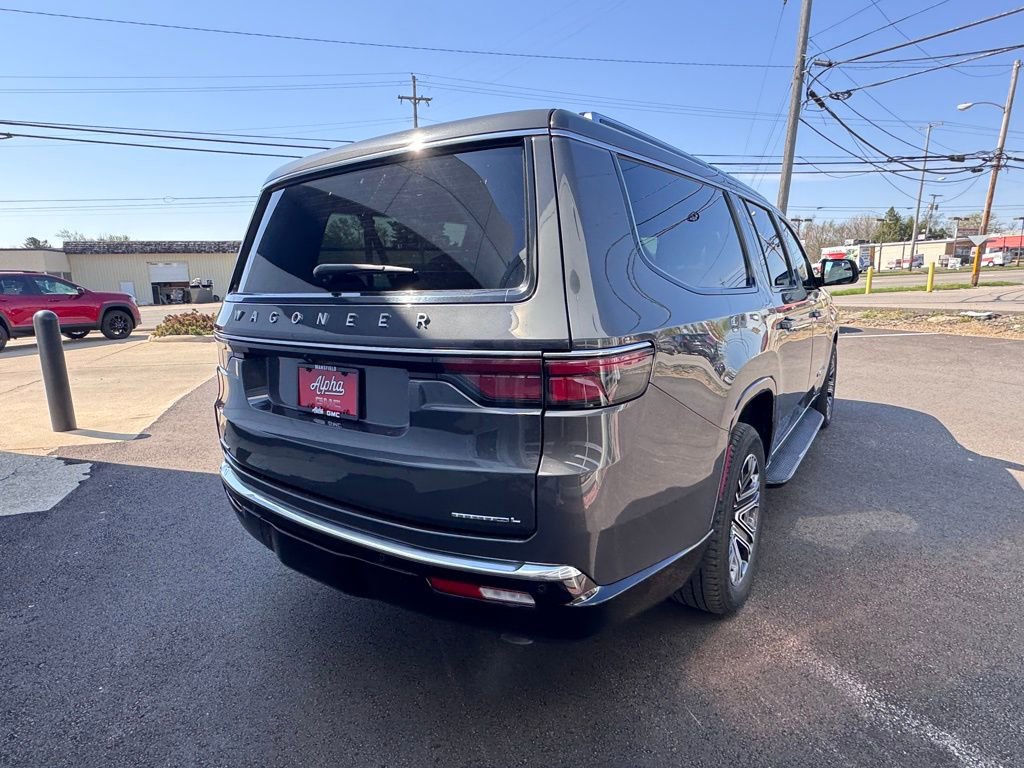 Used 2023 Jeep Wagoneer L Series II image 5