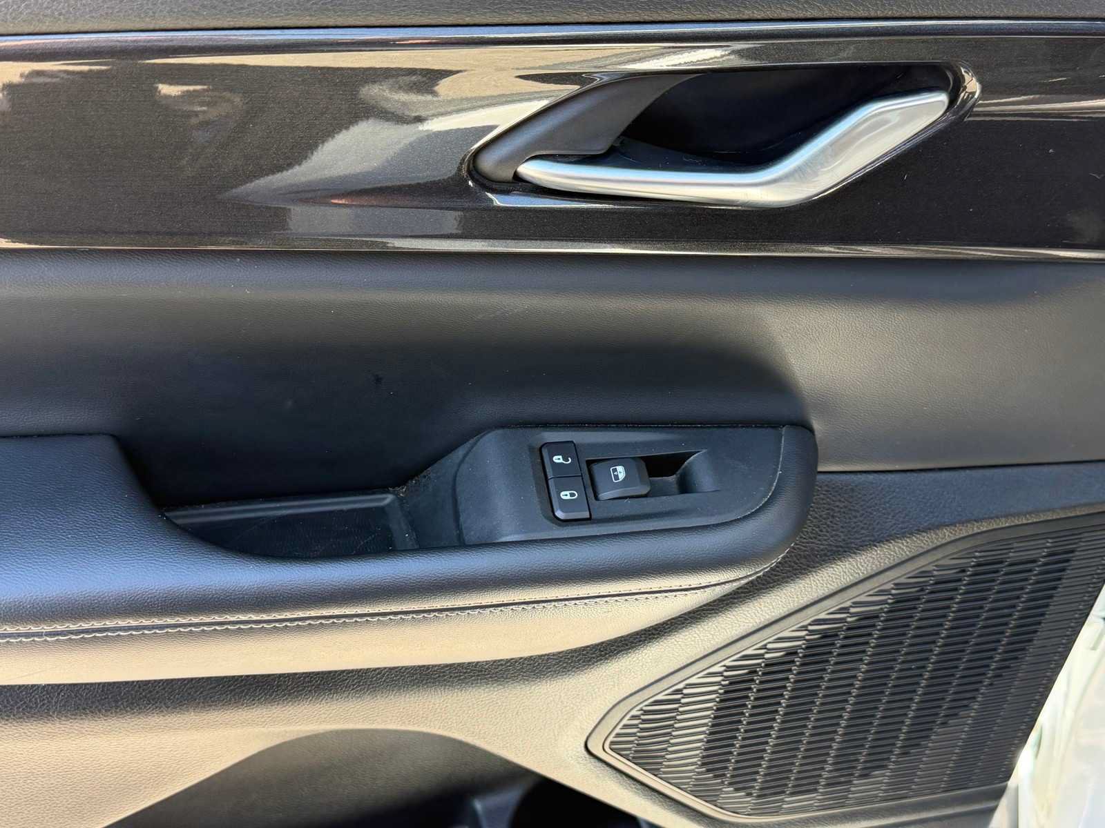 Used 2023 Jeep Grand Cherokee L Laredo RWD image 24