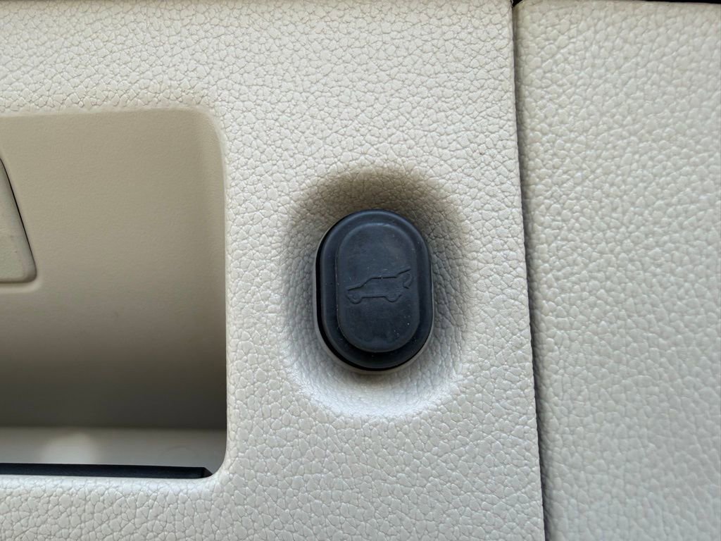 Used 2019 Cadillac Escalade Premium Luxury image 12