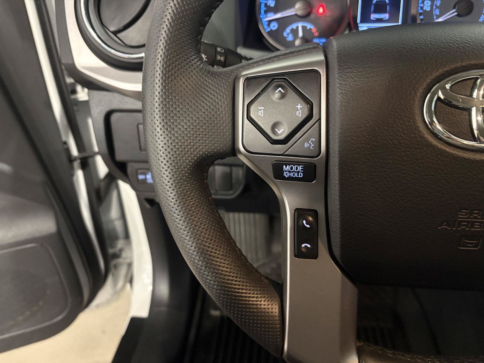 Used 2023 Toyota Tacoma SR5 w/ Technology Package AWD/4WD image 26