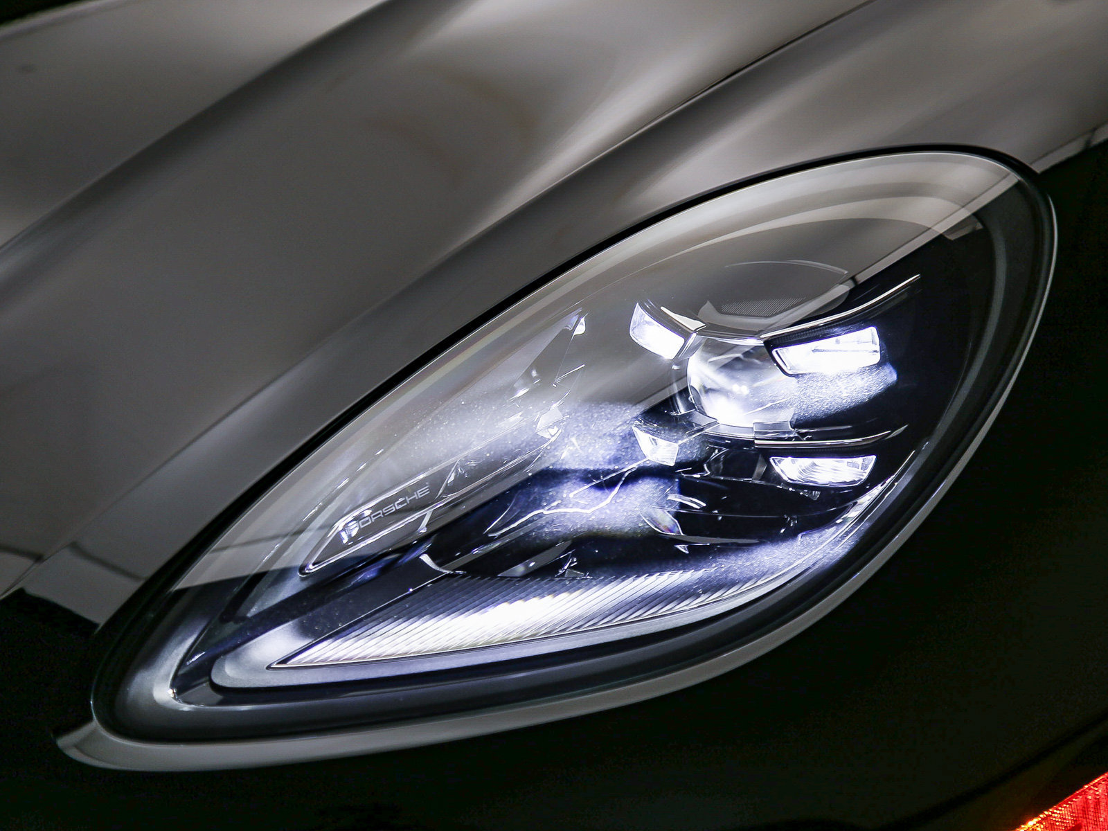 Certified 2026 Porsche Macan AWD/4WD image 9