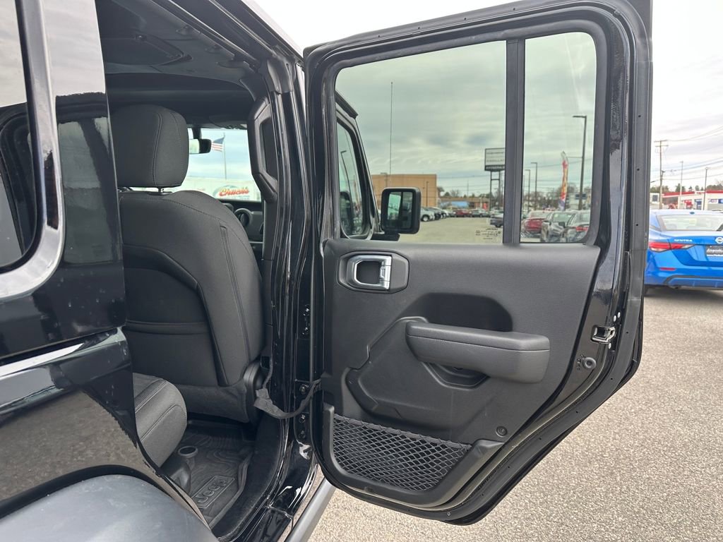 Used 2023 Jeep Wrangler Unlimited w/ Sun & Screen Package image 13