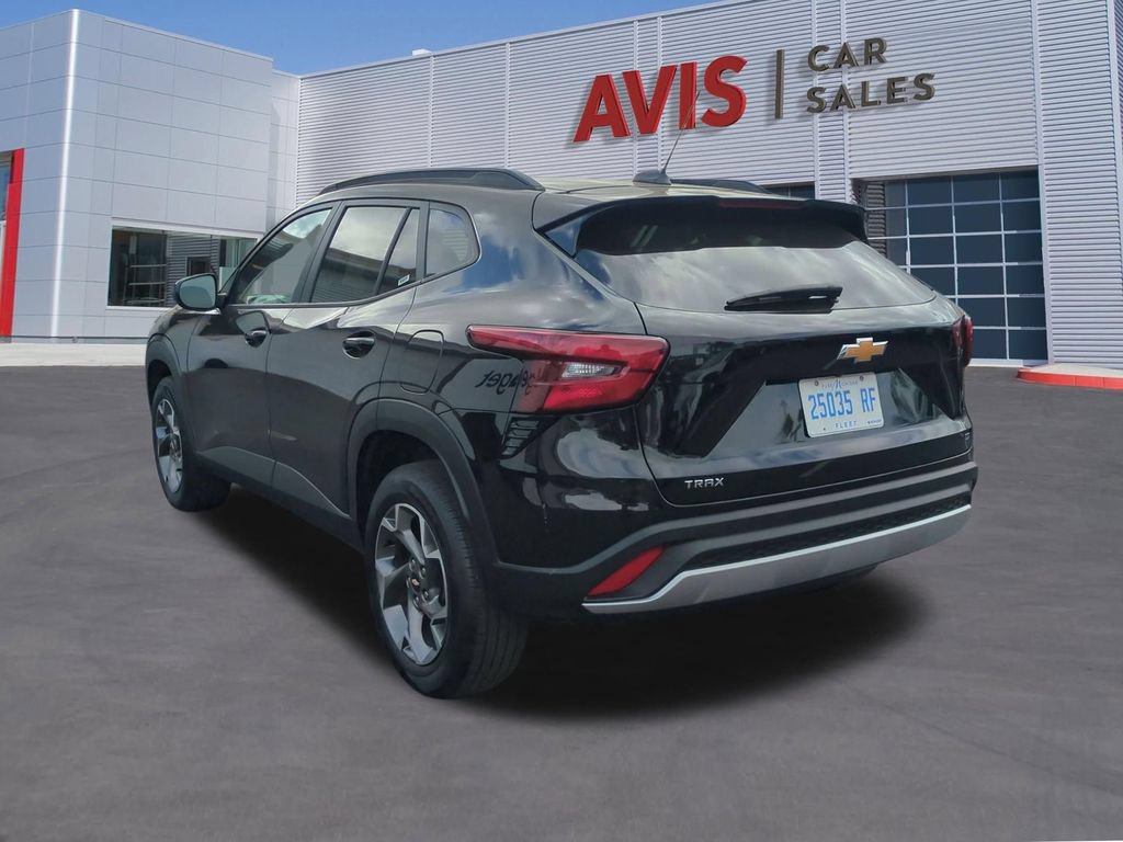 Used 2025 Chevrolet Trax LT w/ LT Convenience Package FWD image 9