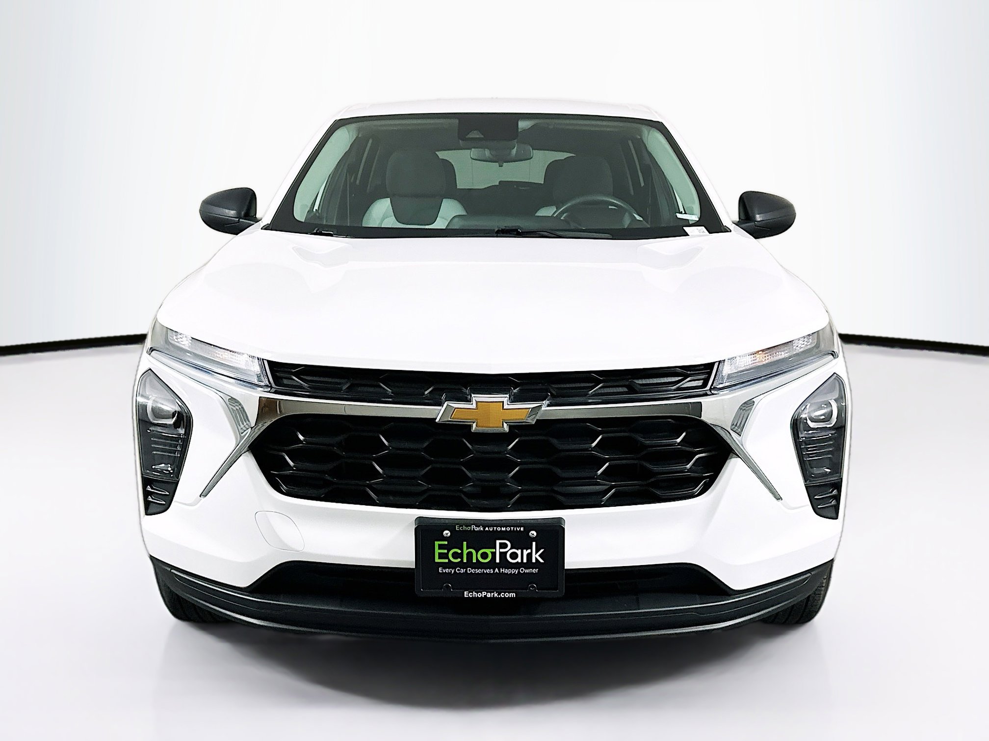 Used 2024 Chevrolet Trax LS FWD image 2