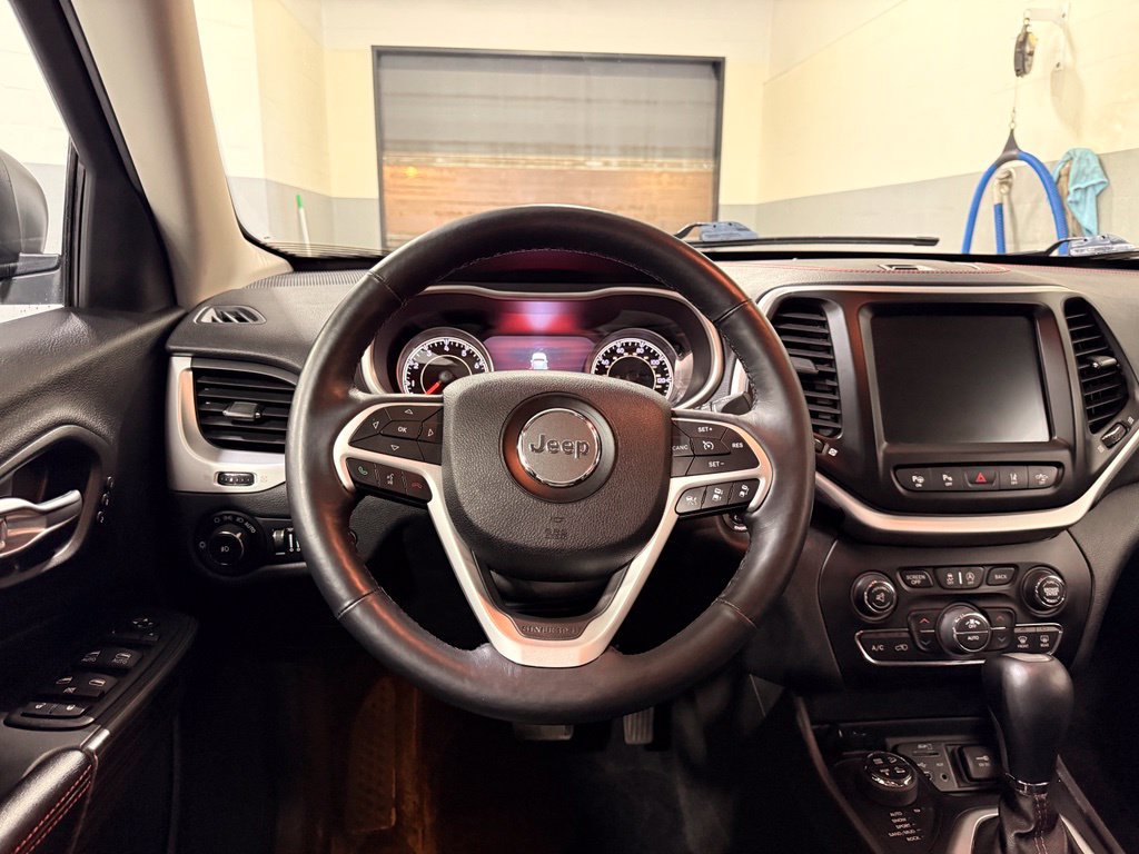 Used 2015 Jeep Cherokee Trailhawk w/ Comfort/Convenience Group AWD/4WD image 23