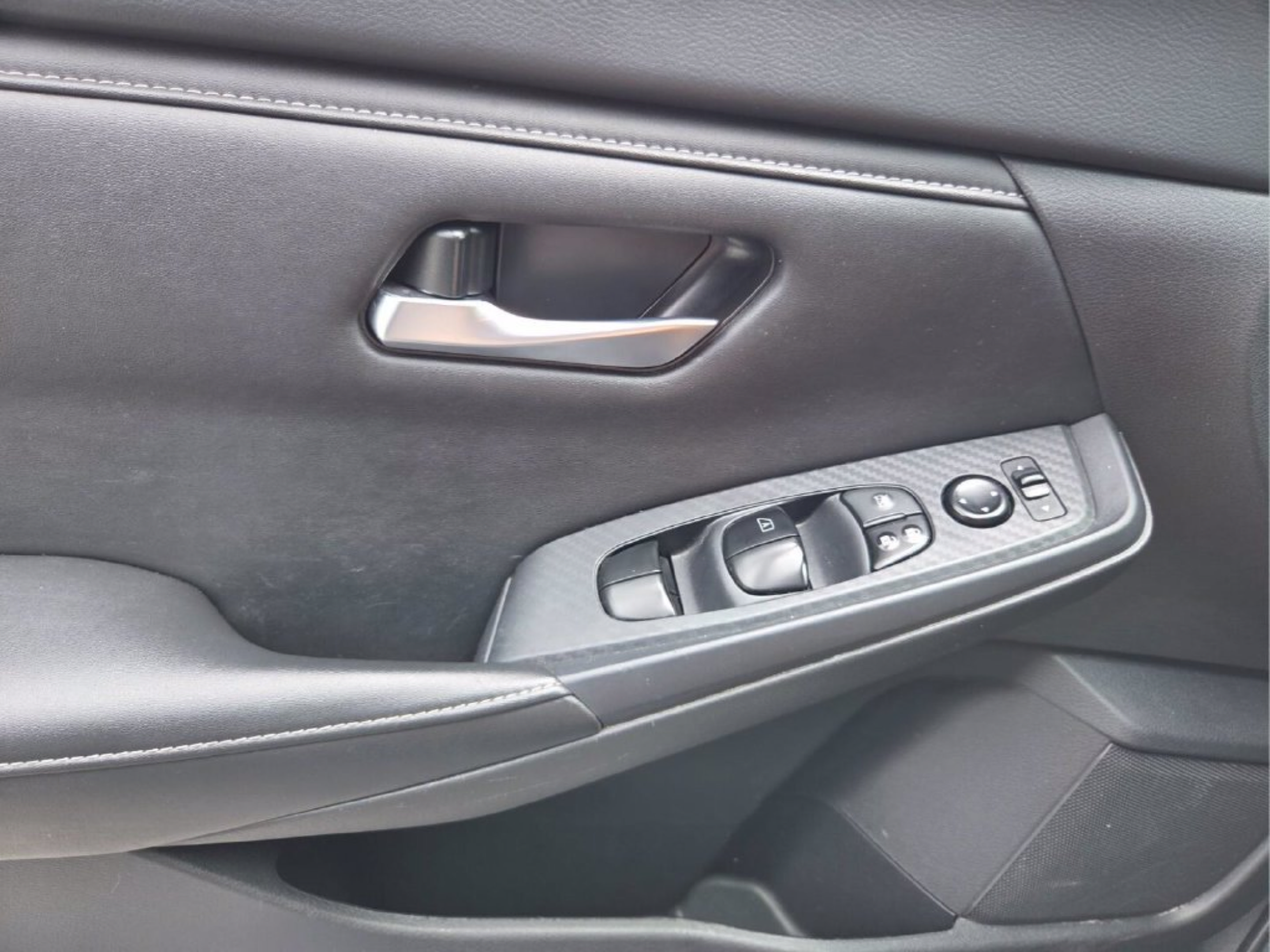 Used 2024 Nissan Sentra SV FWD image 17